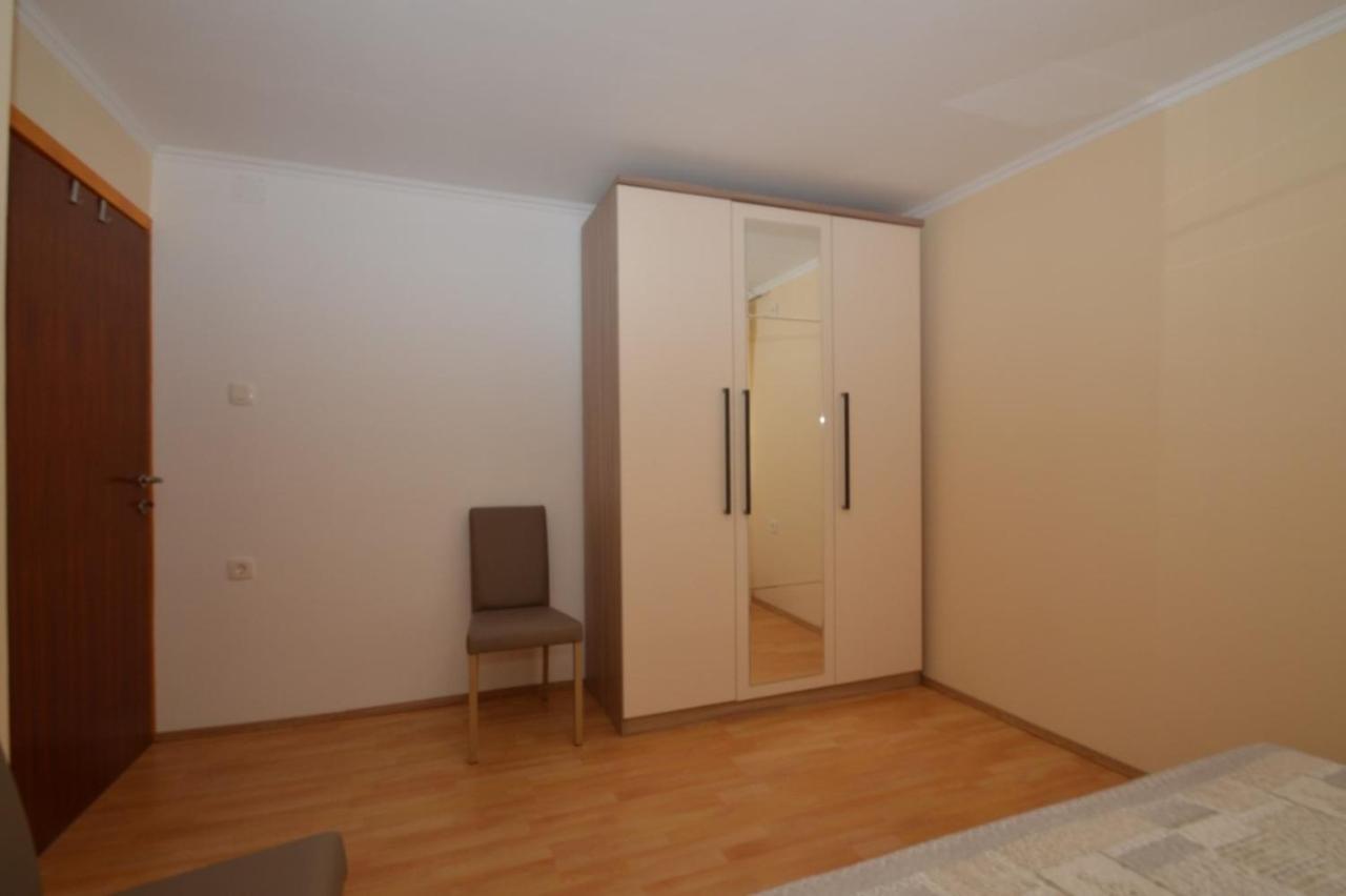 Apartment Hrasta Vrana  Extérieur photo