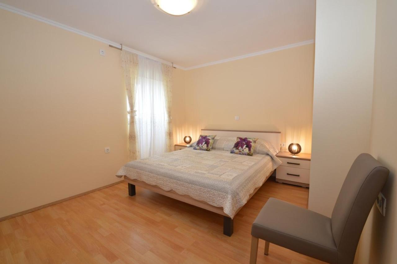 Apartment Hrasta Vrana  Extérieur photo