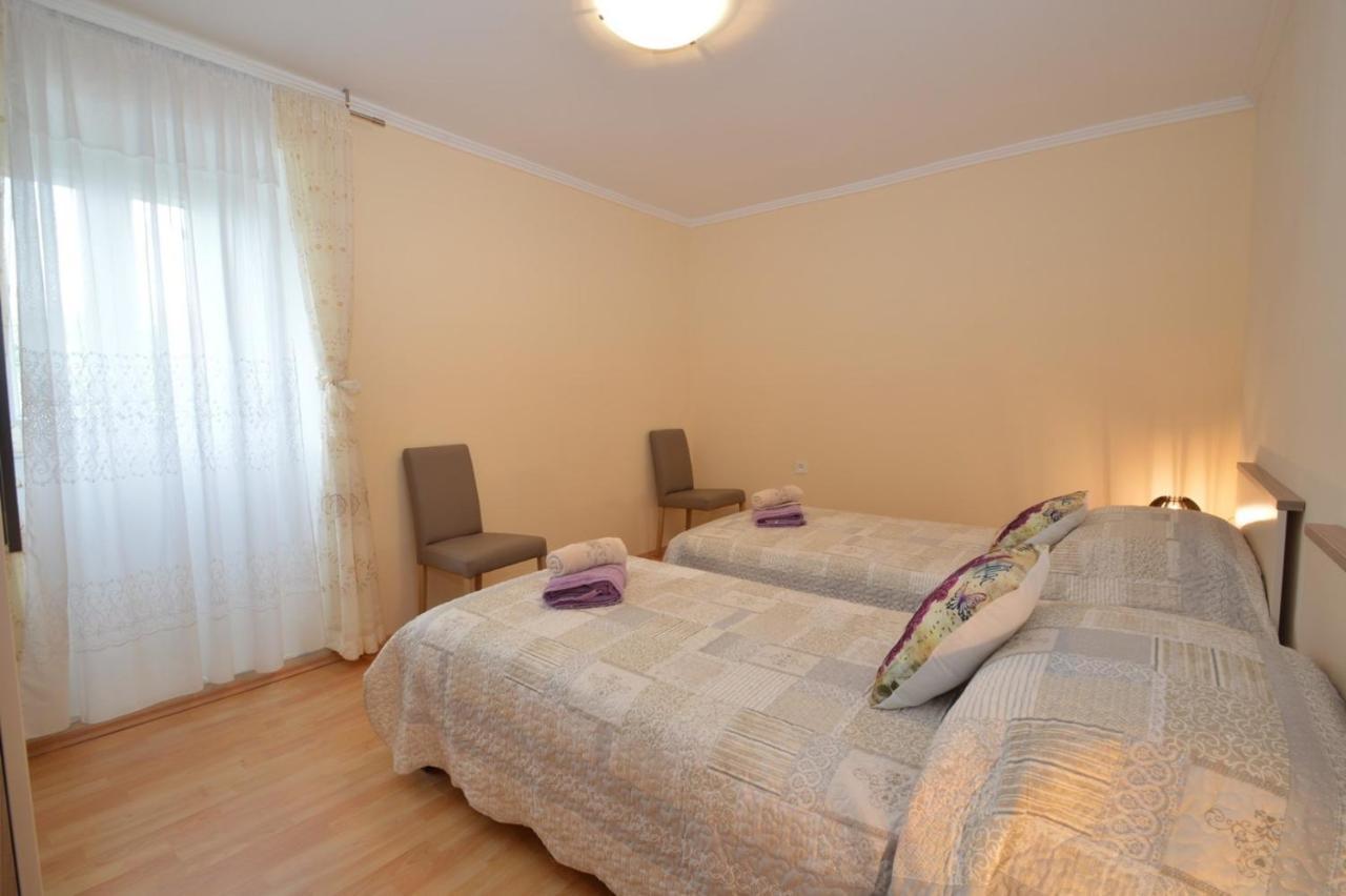 Apartment Hrasta Vrana  Extérieur photo