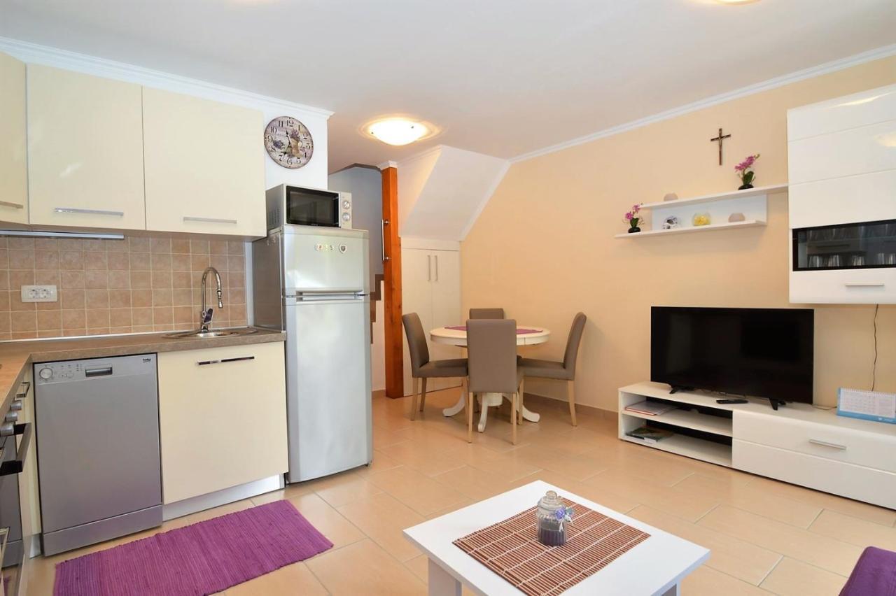 Apartment Hrasta Vrana  Extérieur photo