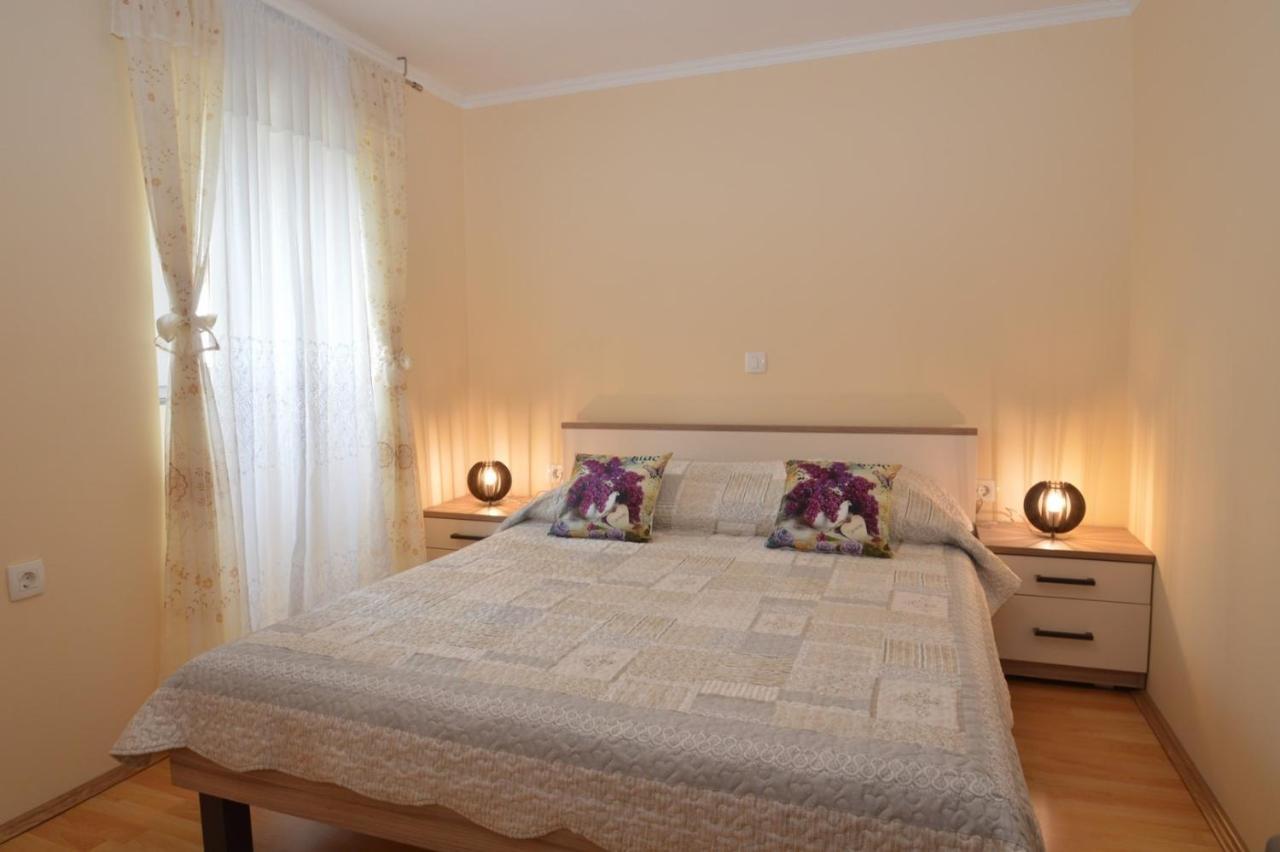 Apartment Hrasta Vrana  Extérieur photo